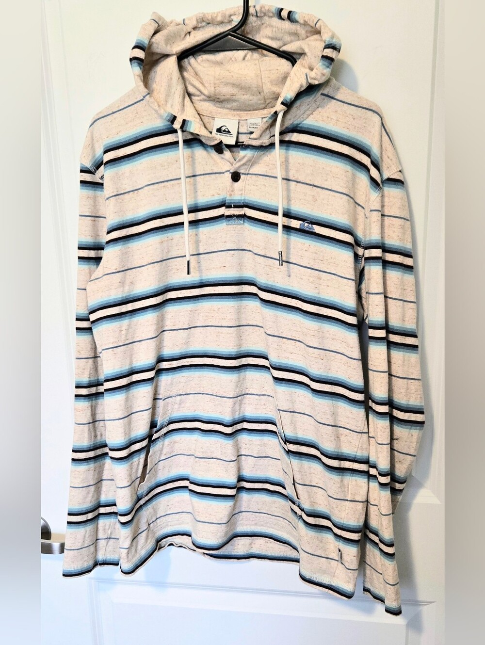 Quiksilver Men’s Cream & Blue Striped Hoodie Medium Clean, Great Look And Feel